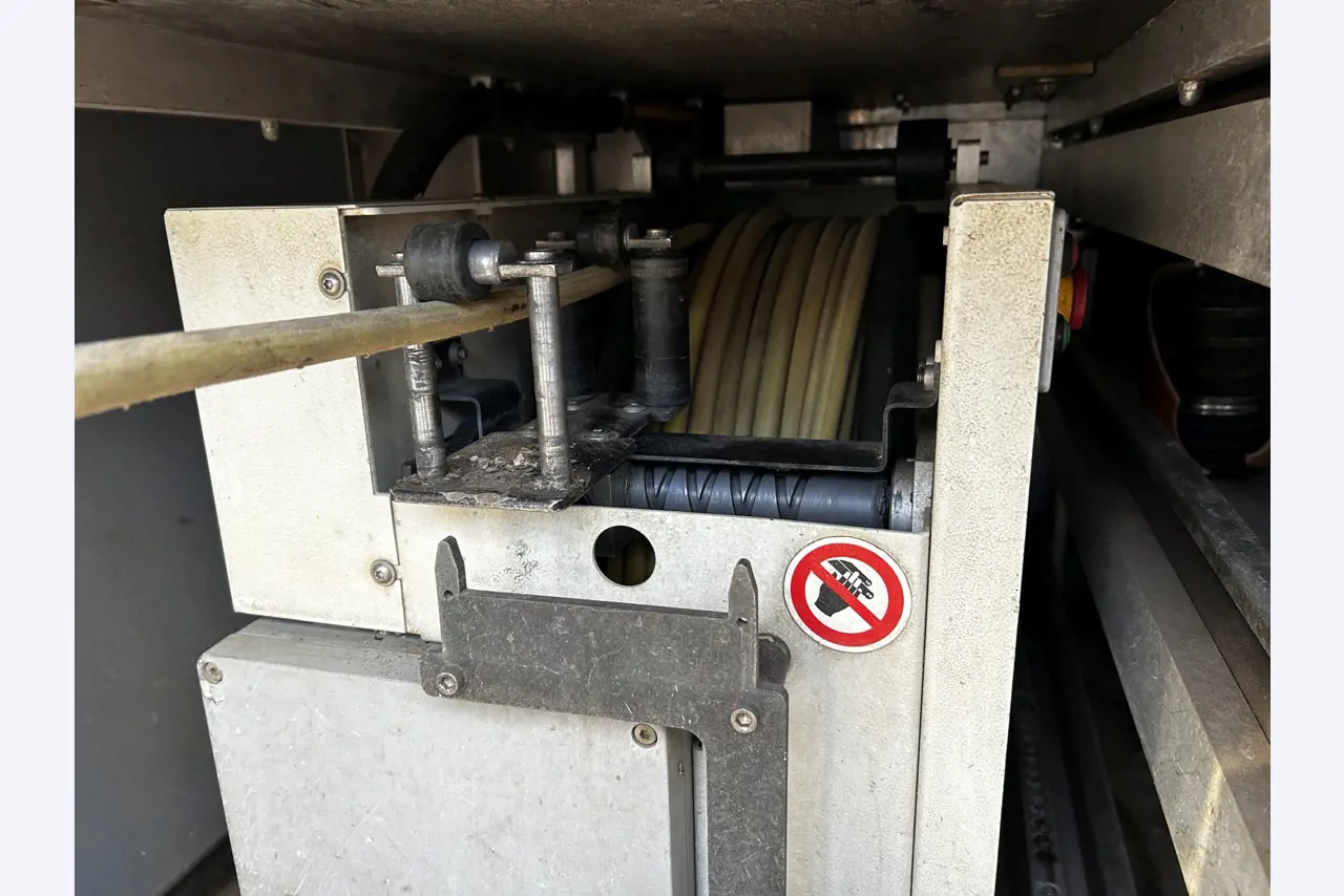 Various municipal vehicles, workshop vehicles and cars-28