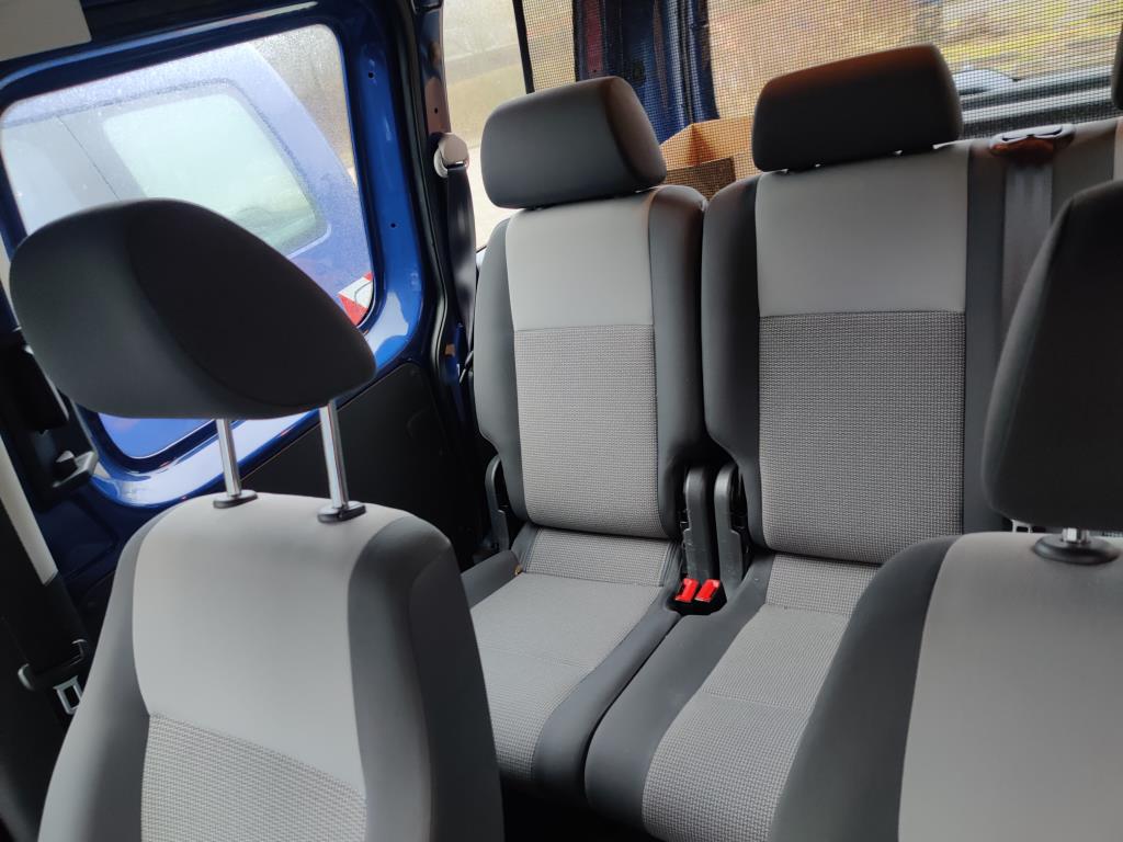 Material de laboratório em bom estado de conservação proveniente das existências públicas
-14