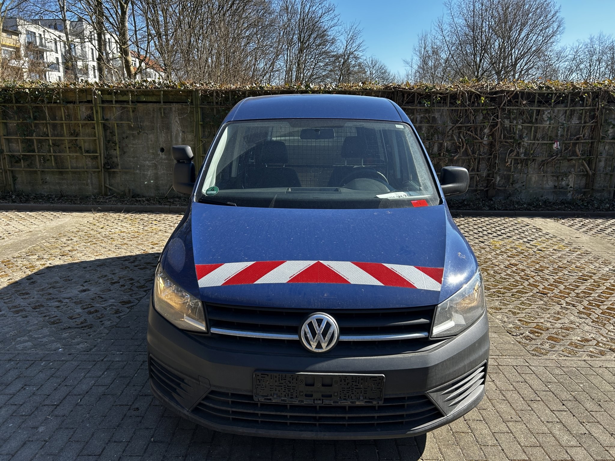 Material de laboratório em bom estado de conservação proveniente das existências públicas
-3