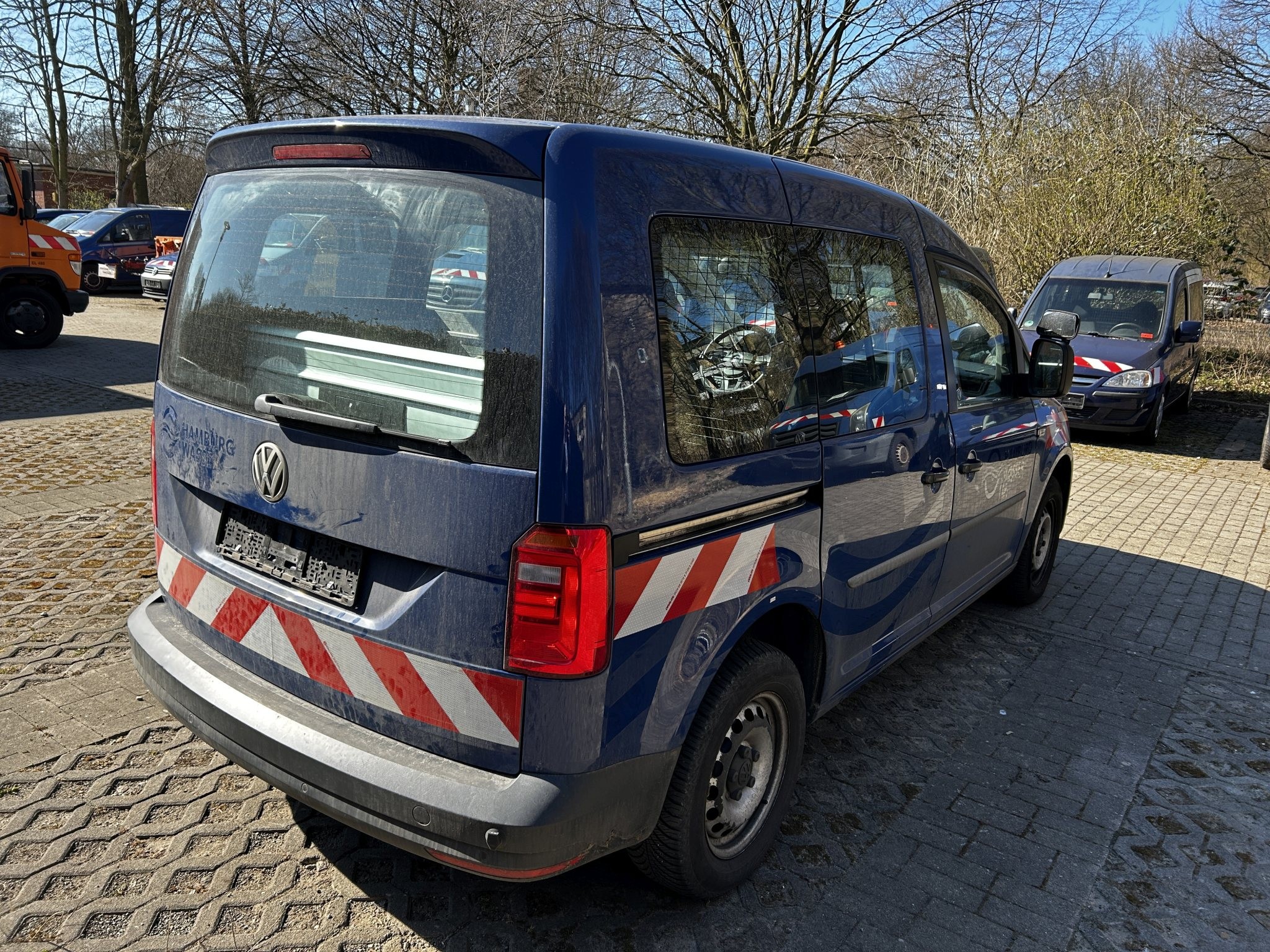 Material de laboratório em bom estado de conservação proveniente das existências públicas
-6