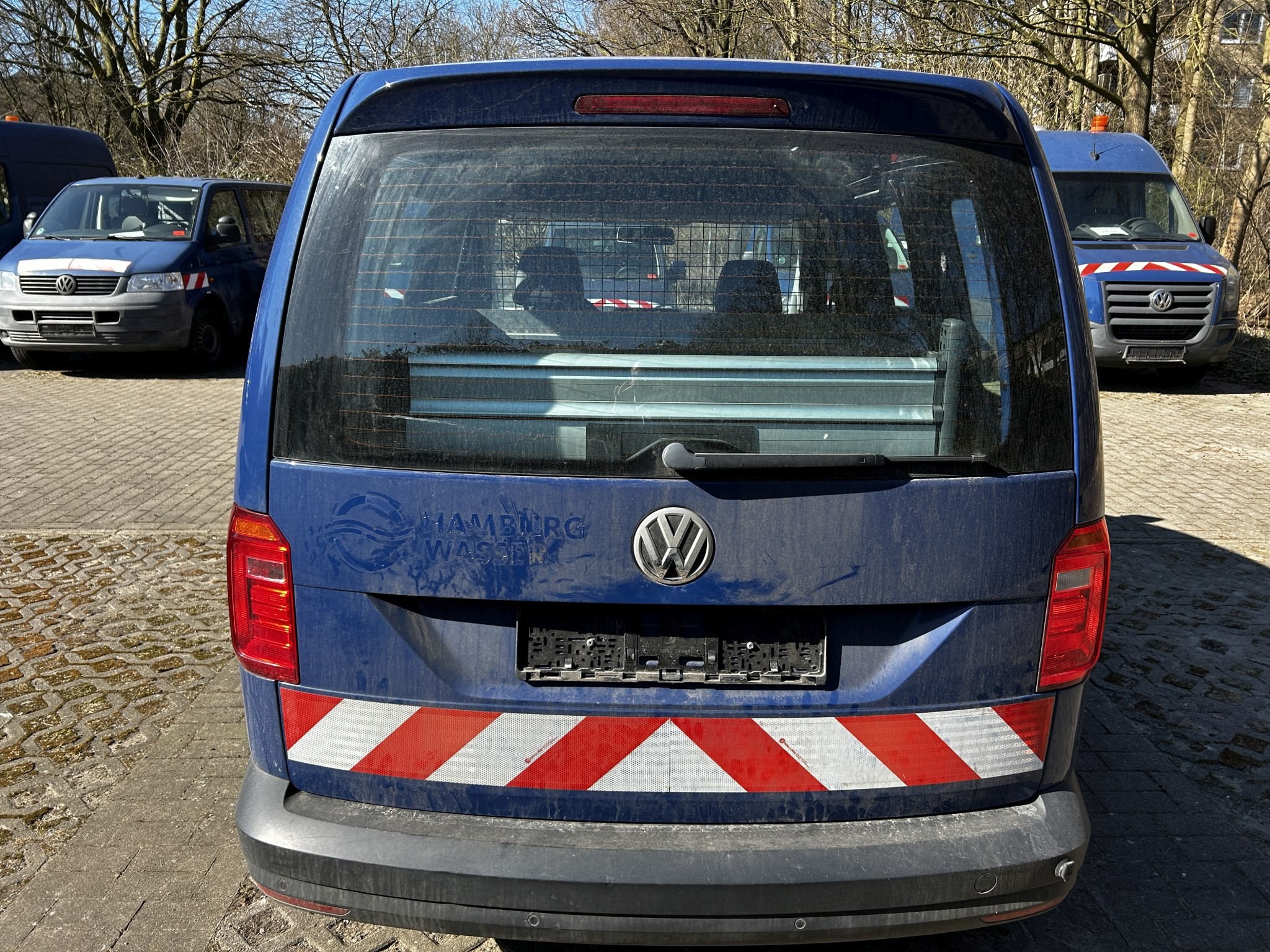 Material de laboratório em bom estado de conservação proveniente das existências públicas
-7