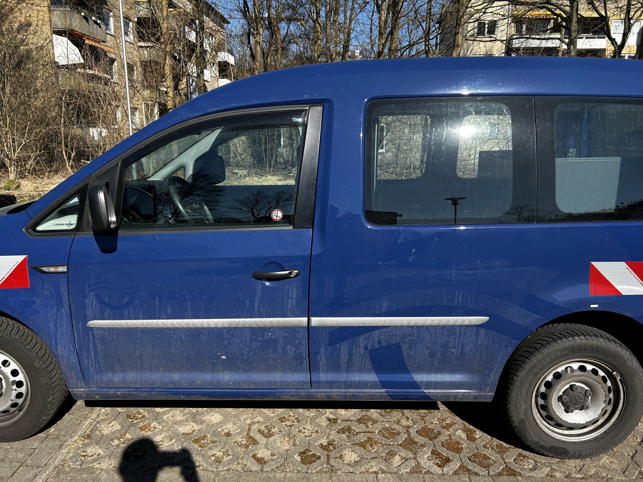 Material de laboratório em bom estado de conservação proveniente das existências públicas
-9