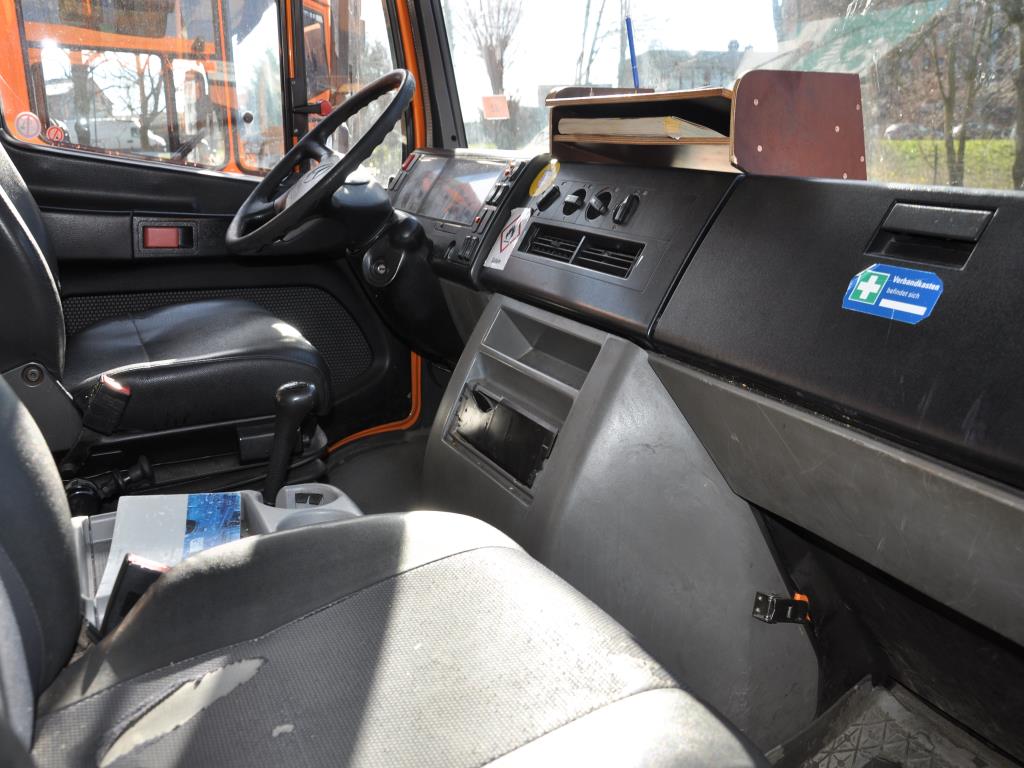 Material de laboratório em bom estado de conservação proveniente das existências públicas
-10