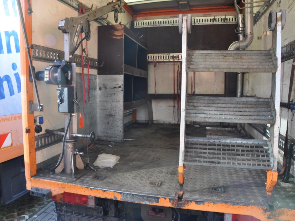 Material de laboratório em bom estado de conservação proveniente das existências públicas
-13