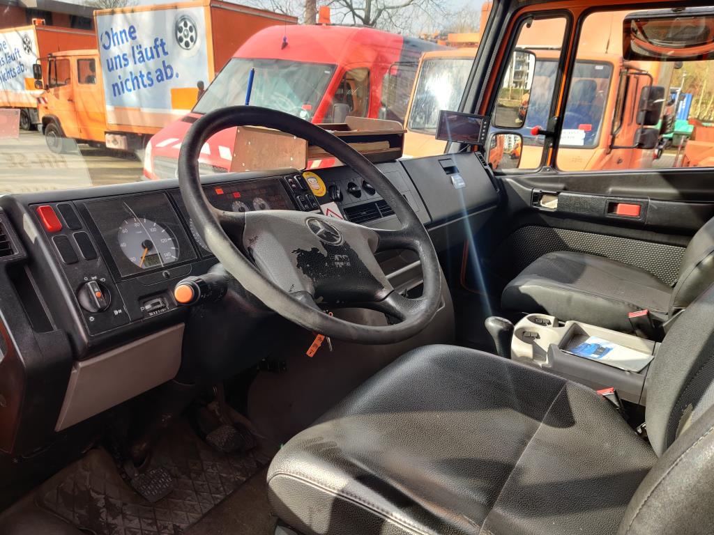 Material de laboratório em bom estado de conservação proveniente das existências públicas
-14