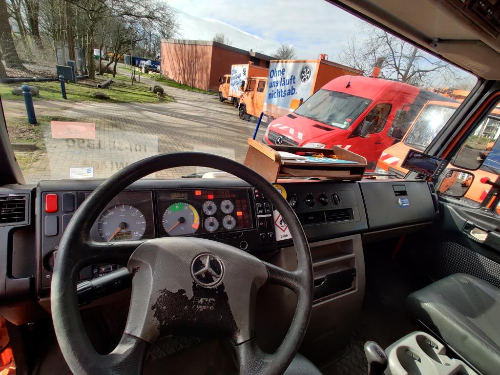 Material de laboratório em bom estado de conservação proveniente das existências públicas
-16