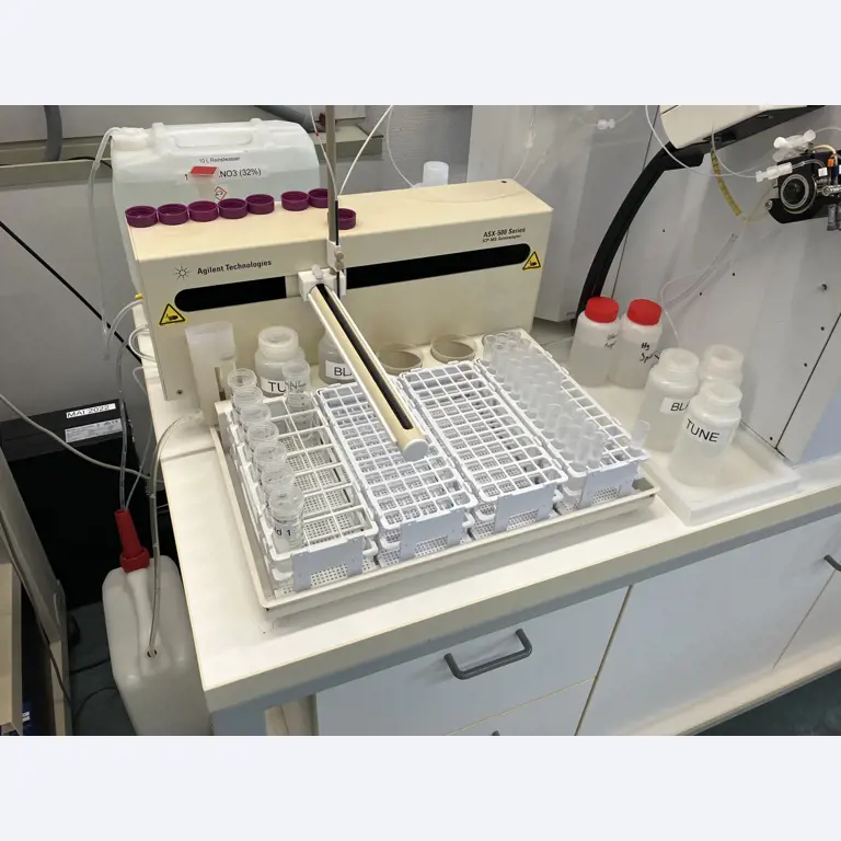 taquímetro y un espectrómetro de masas de plasma acoplado inductivamente-2