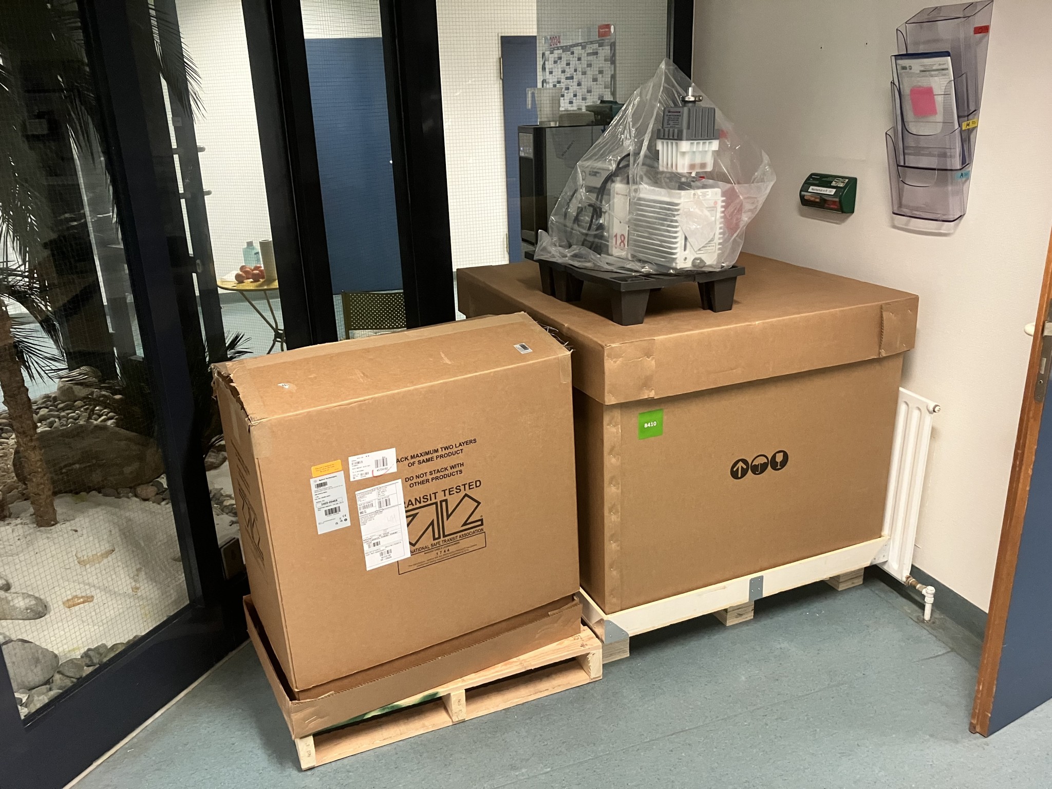 Material de laboratório em bom estado de conservação proveniente das existências públicas
-4