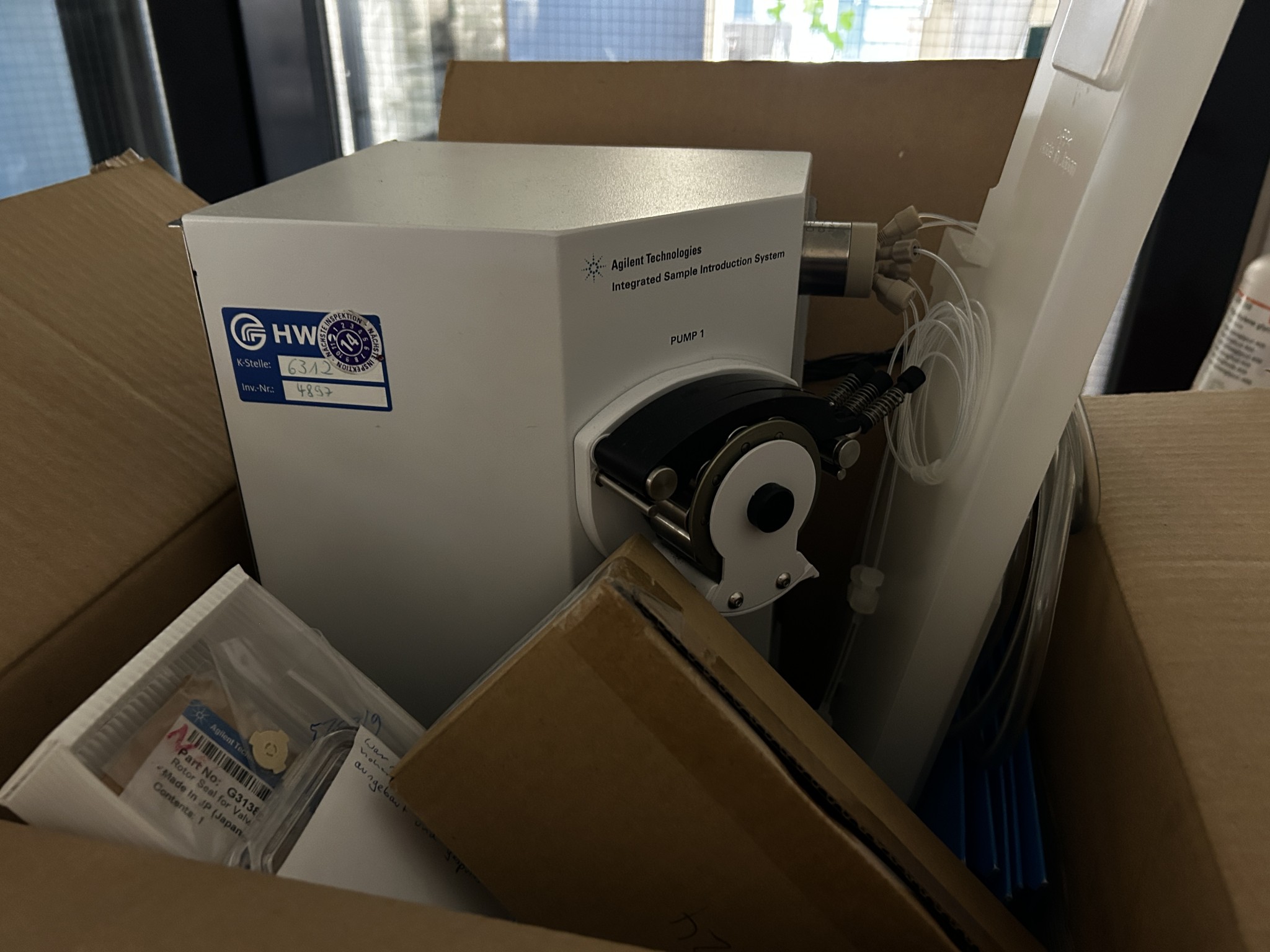 Material de laboratório em bom estado de conservação proveniente das existências públicas
-5