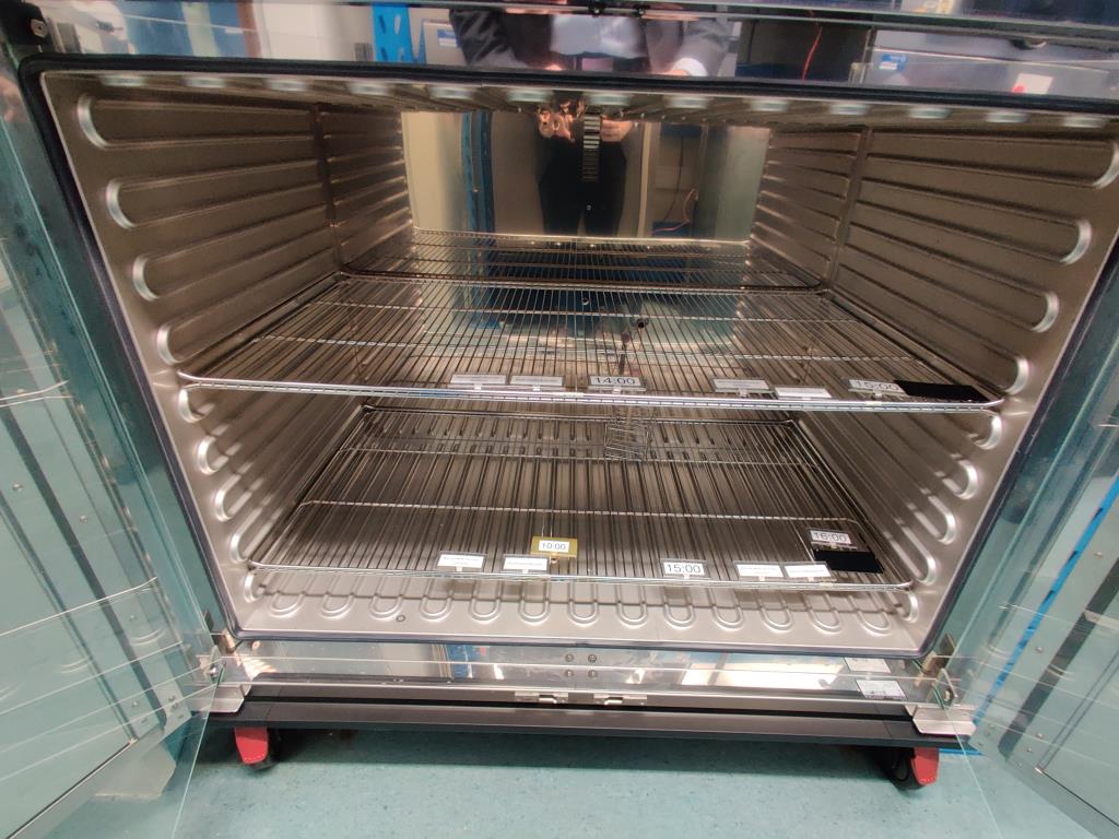 Material de laboratório em bom estado de conservação proveniente das existências públicas
-1