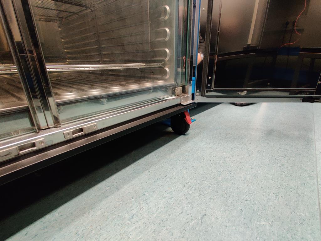 Material de laboratório em bom estado de conservação proveniente das existências públicas
-7