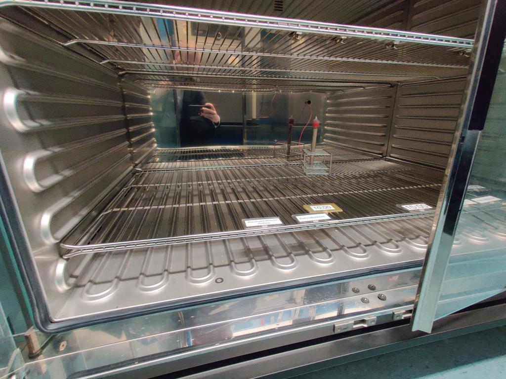 Material de laboratório em bom estado de conservação proveniente das existências públicas
-8