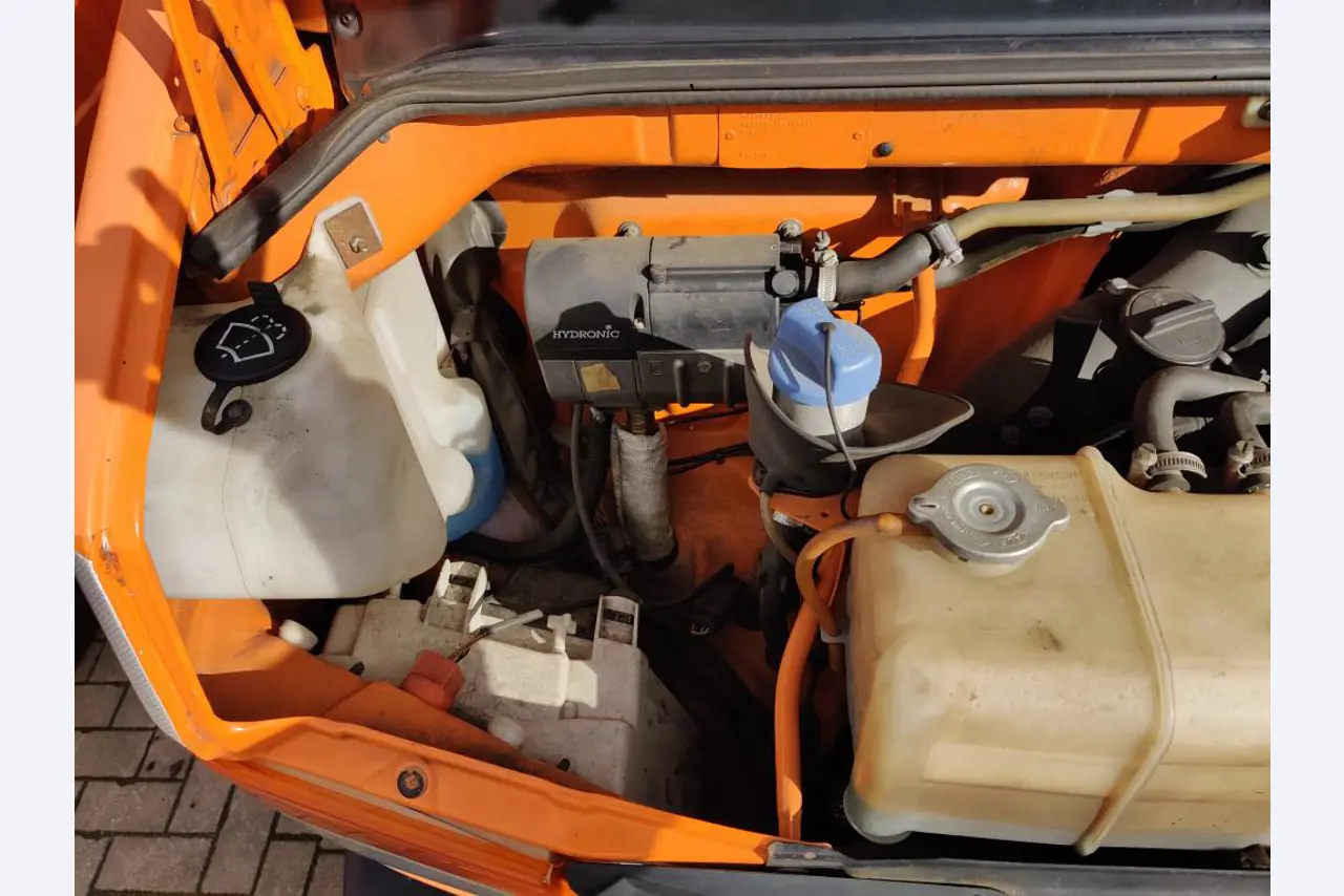 2 no longer used suction and flushing vehicles-17