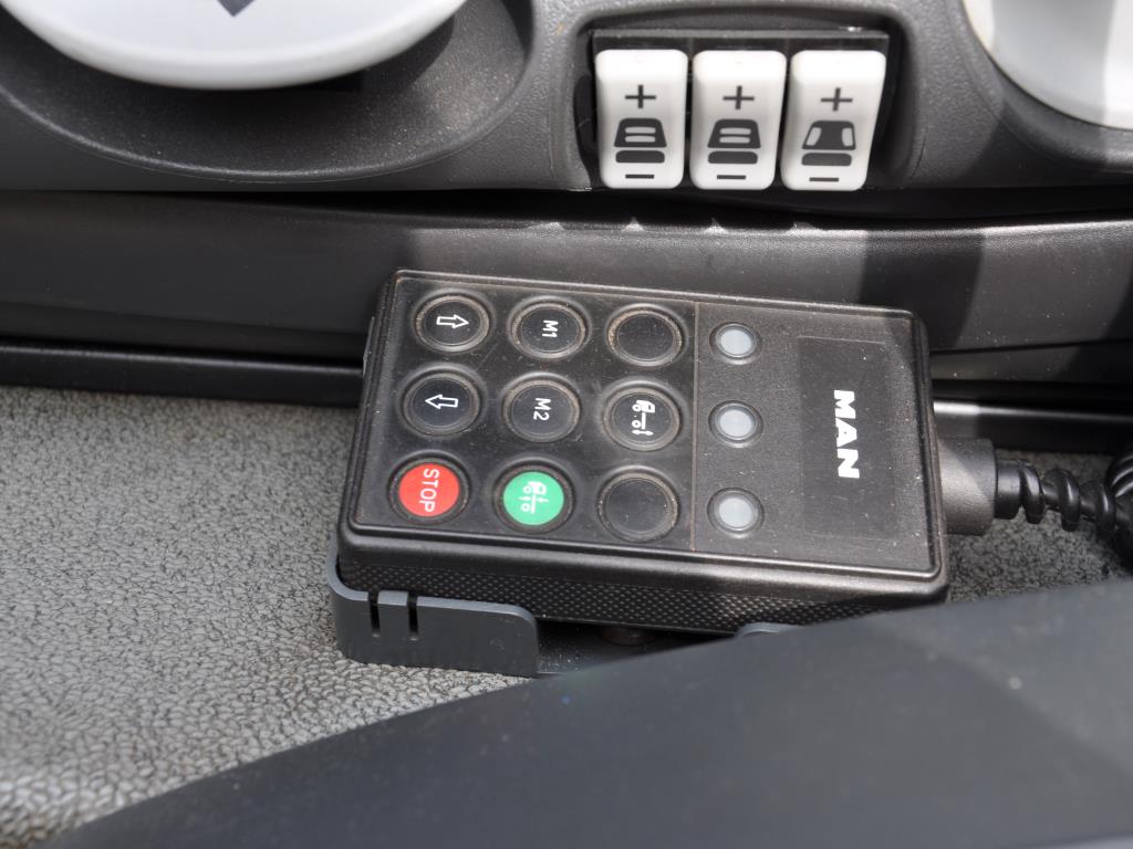 Various municipal vehicles, workshop vehicles and cars-15