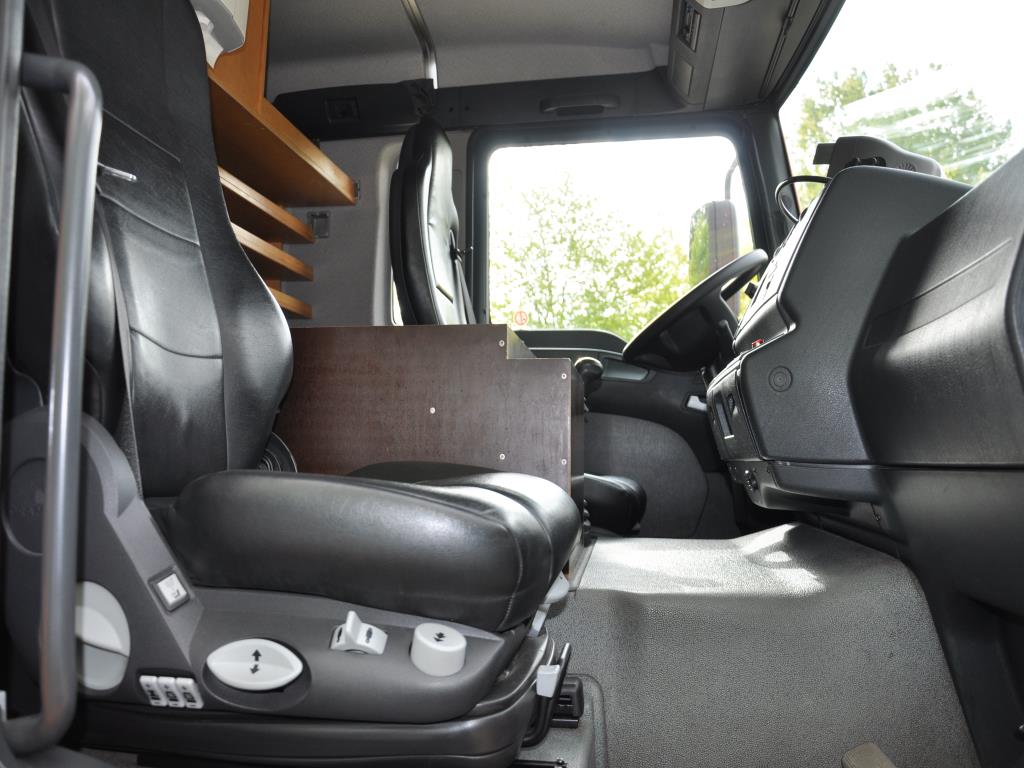 Various municipal vehicles, workshop vehicles and cars-16