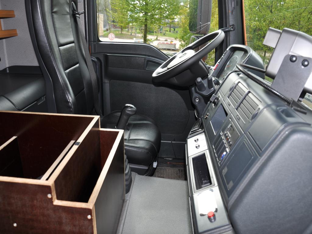 Various municipal vehicles, workshop vehicles and cars-18