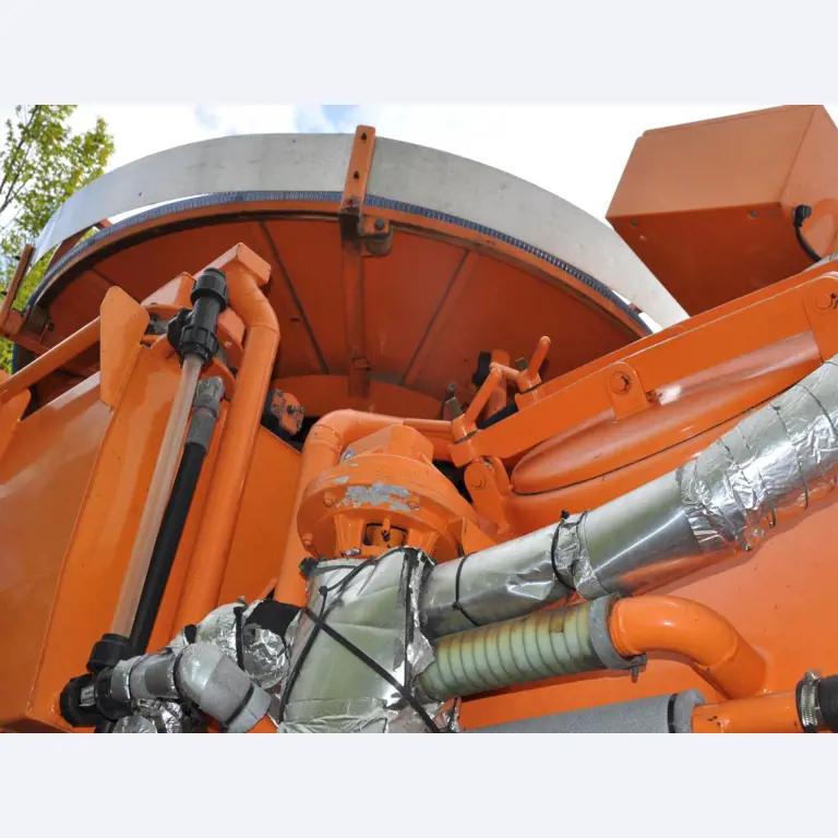 Varios vehículos municipales, vehículos de taller, coches y equipos-20