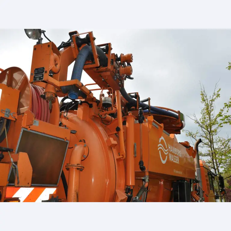 Varios vehículos municipales, vehículos de taller, coches y equipos-21