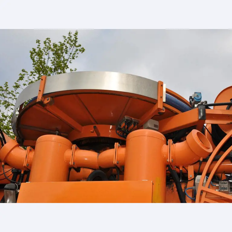 Varios vehículos municipales, vehículos de taller, coches y equipos-27