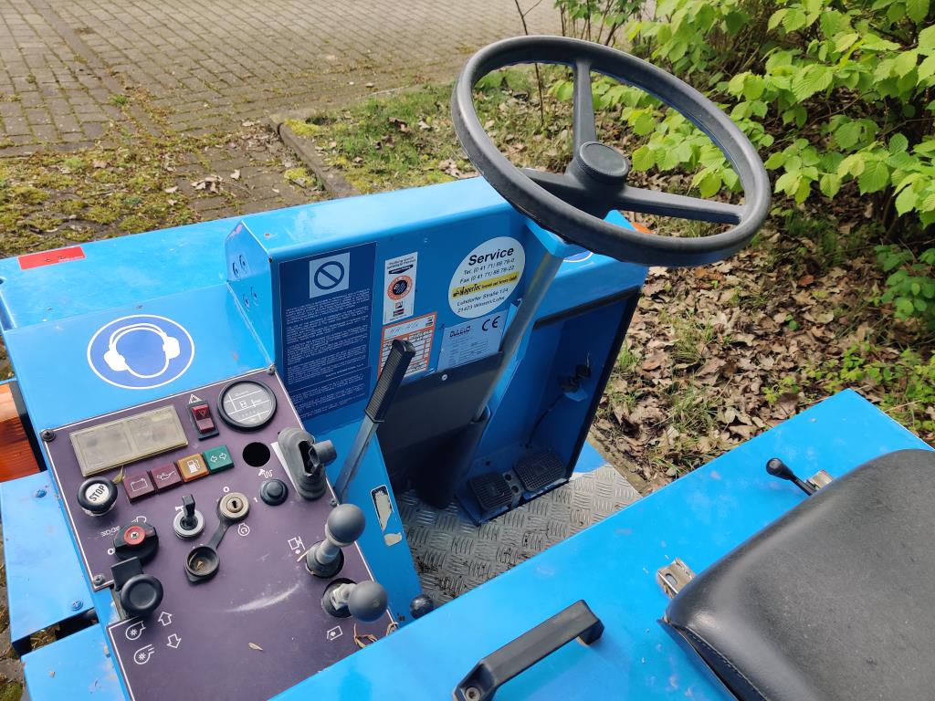 Diversos veículos municipais, veículos-oficina e automóveis-10