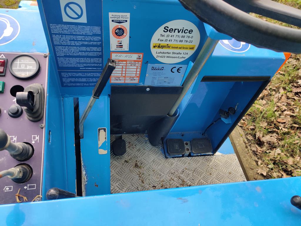 Diversos veículos municipais, veículos-oficina e automóveis-11