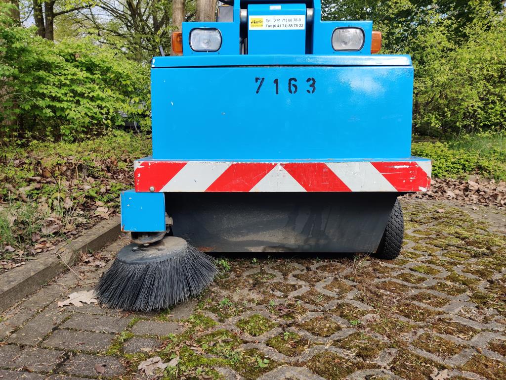 Diversos veículos municipais, veículos-oficina e automóveis-14