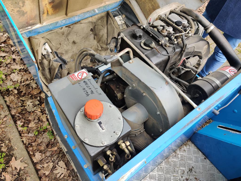 Diversos veículos municipais, veículos-oficina e automóveis-15