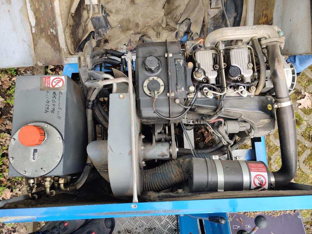 Diversos veículos municipais, veículos-oficina e automóveis-16