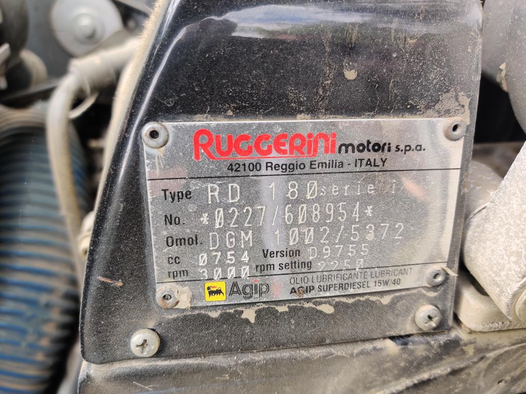 Diversos veículos municipais, veículos-oficina e automóveis-17