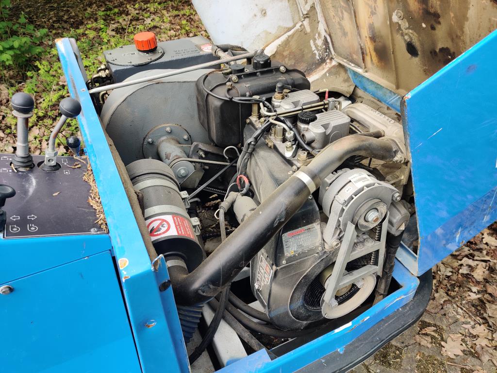 Diversos veículos municipais, veículos-oficina e automóveis-18