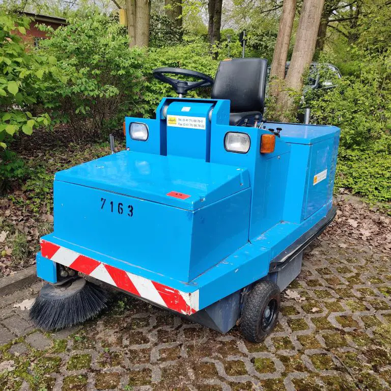 Ride-on sweeper/suction machine (FW7163) Dulevo  86