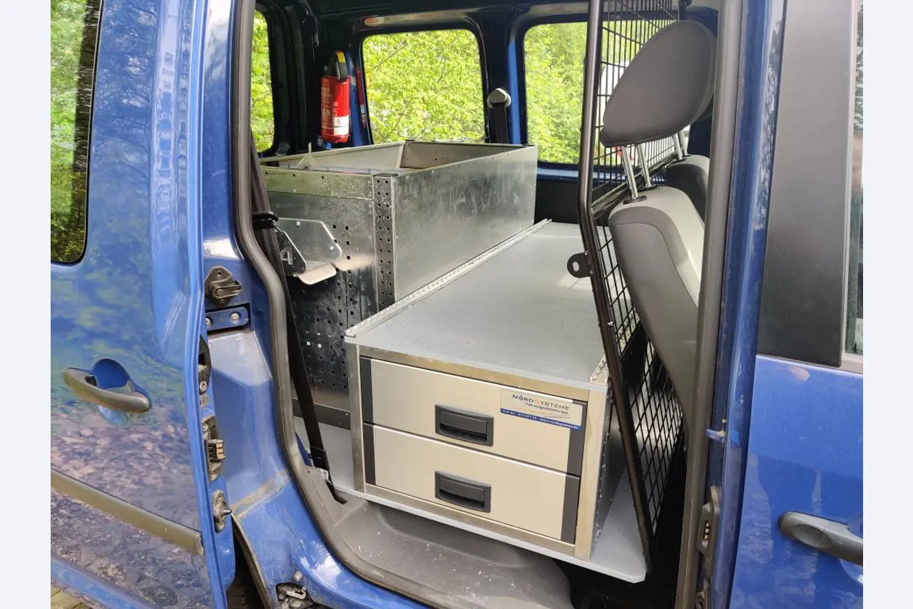 Divers véhicules communaux, véhicules d'atelier et voitures particulières-19