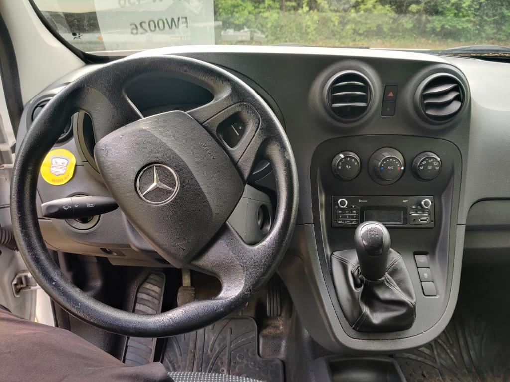 Diversos veículos municipais, veículos-oficina e automóveis-13