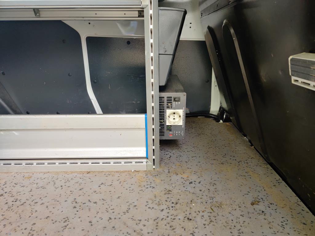 Diversos veículos municipais, veículos-oficina e automóveis-20