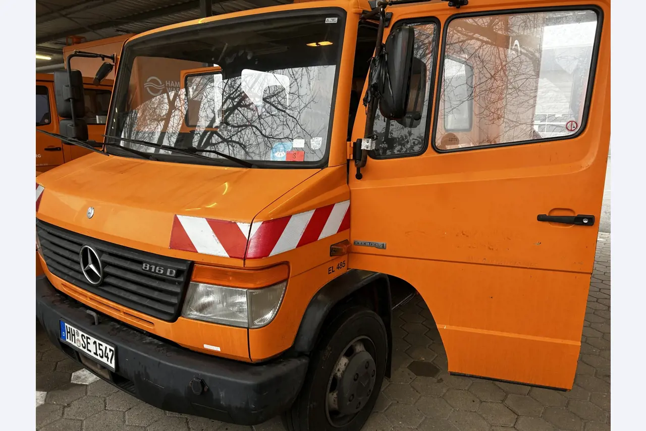 Různá komunální vozidla, dílenská vozidla, automobily a vybavení-9