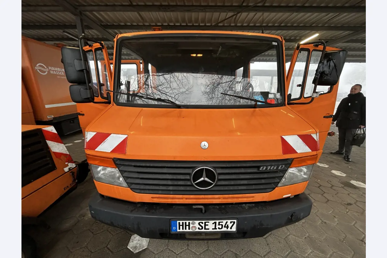Různá komunální vozidla, dílenská vozidla, automobily a vybavení-10