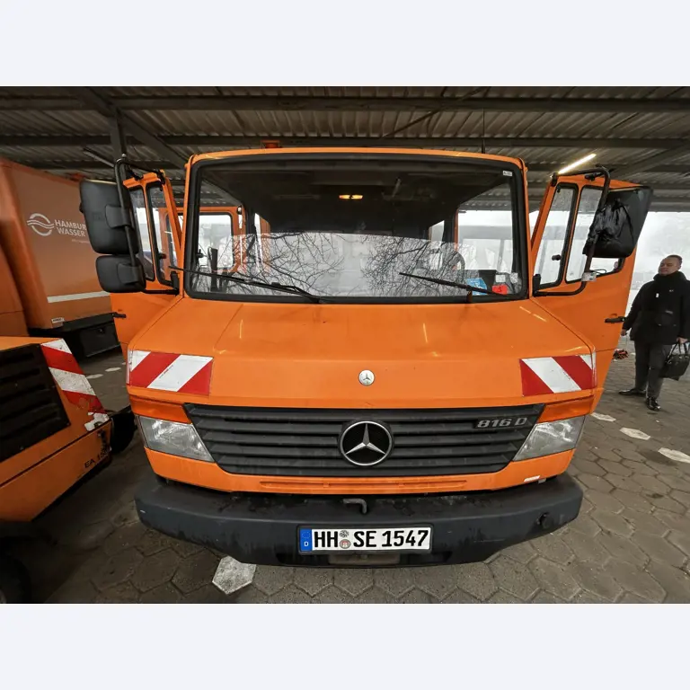 Různá komunální vozidla, dílenská vozidla, automobily a vybavení-10