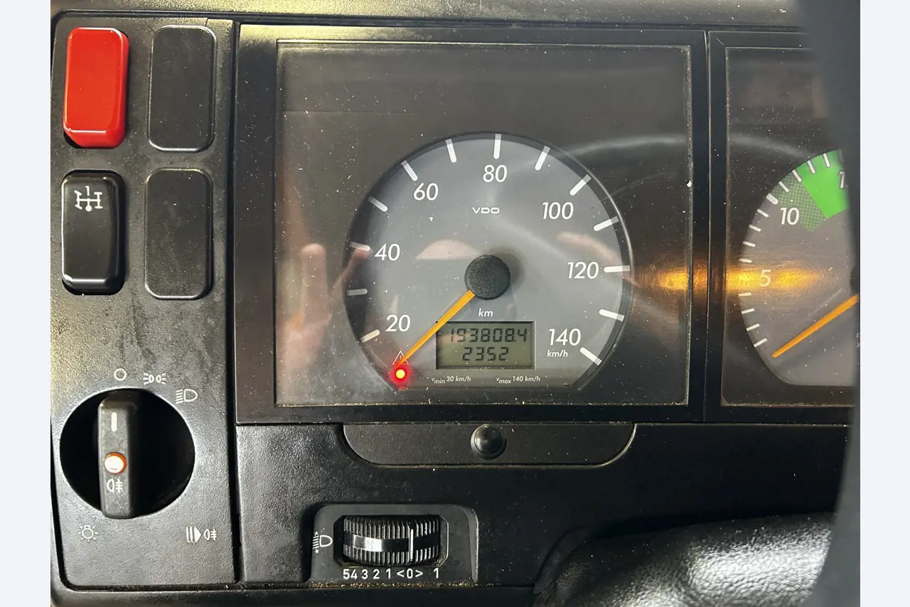 Různá komunální vozidla, dílenská vozidla, automobily a vybavení-1