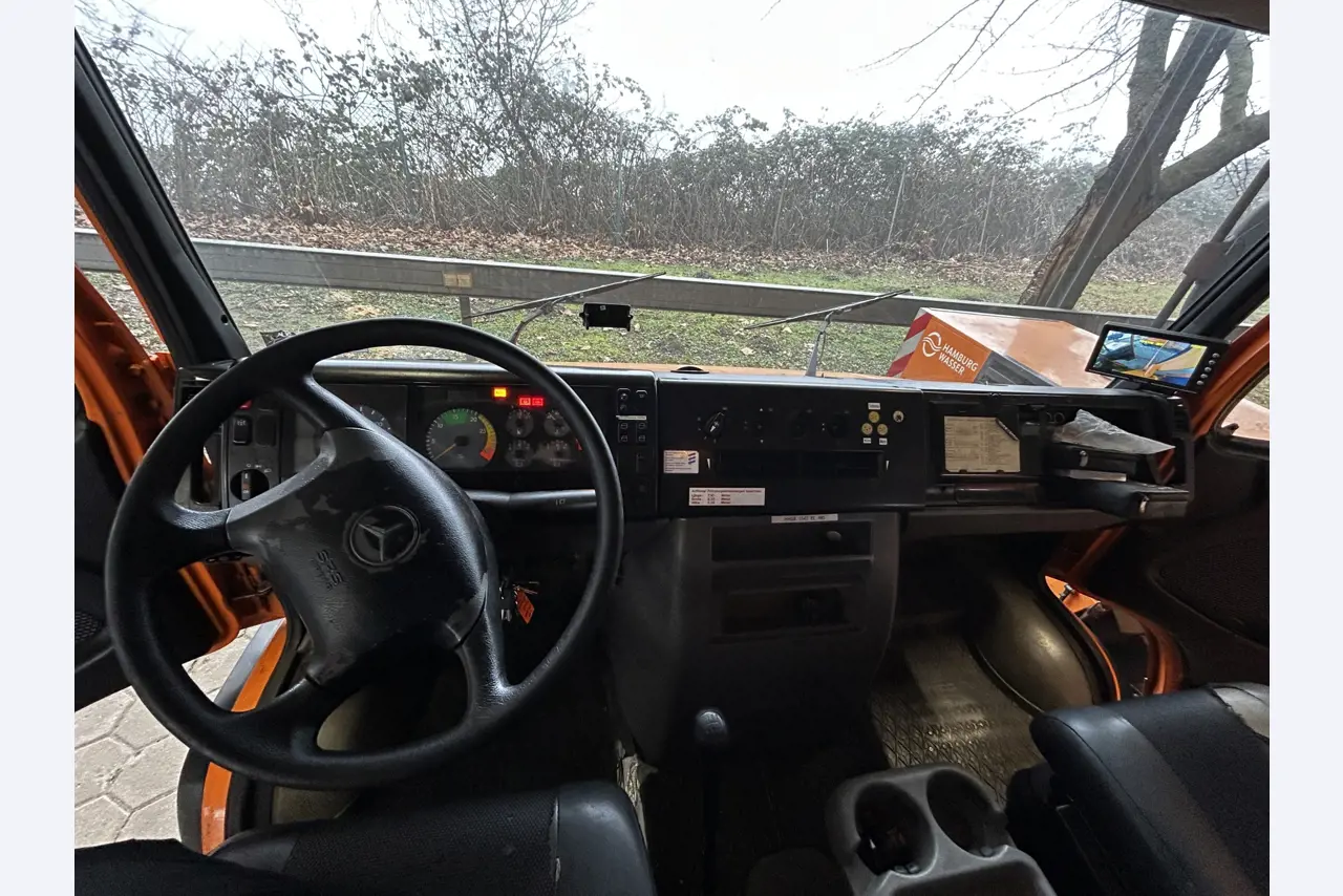 Různá komunální vozidla, dílenská vozidla, automobily a vybavení-2