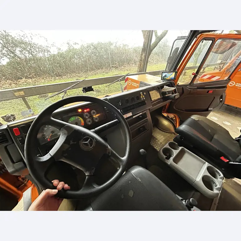 Různá komunální vozidla, dílenská vozidla, automobily a vybavení-5