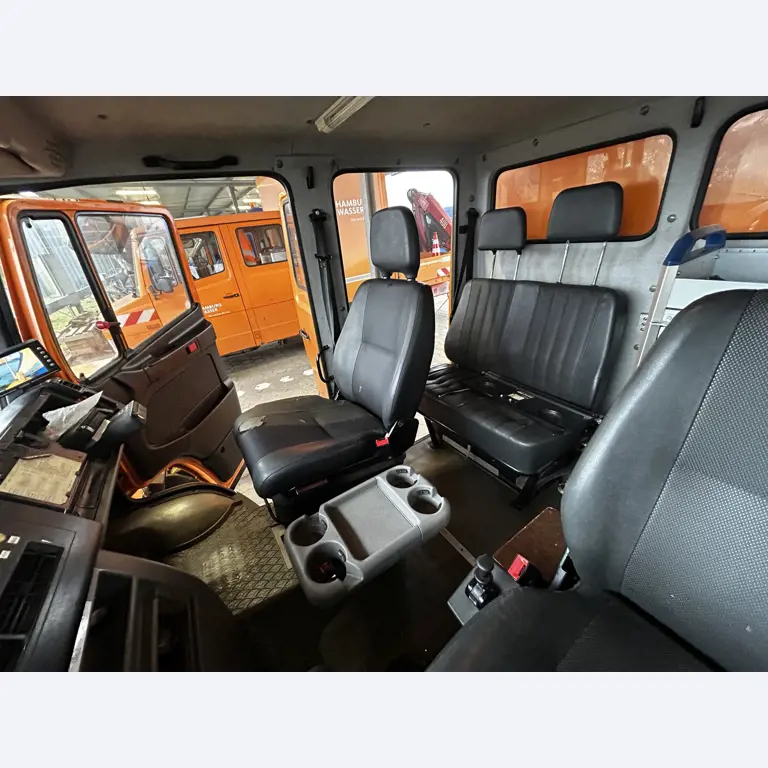 Různá komunální vozidla, dílenská vozidla, automobily a vybavení-6