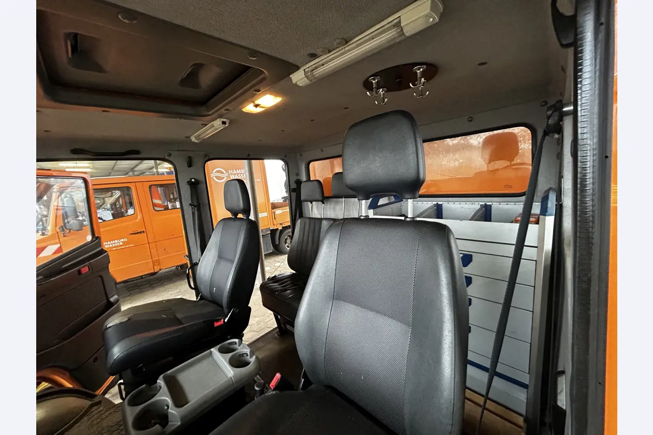 Různá komunální vozidla, dílenská vozidla, automobily a vybavení-8