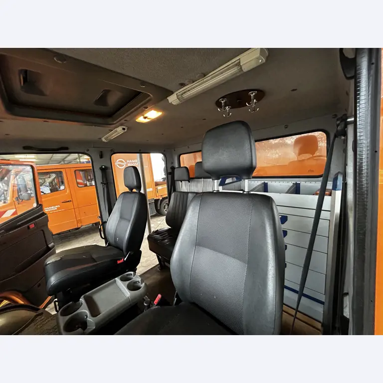 Různá komunální vozidla, dílenská vozidla, automobily a vybavení-8