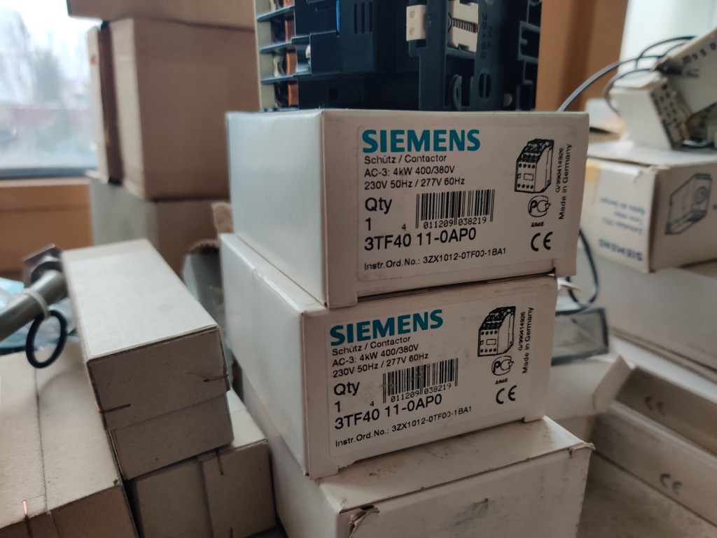 Diversos veículos municipais, veículos-oficina e automóveis-20