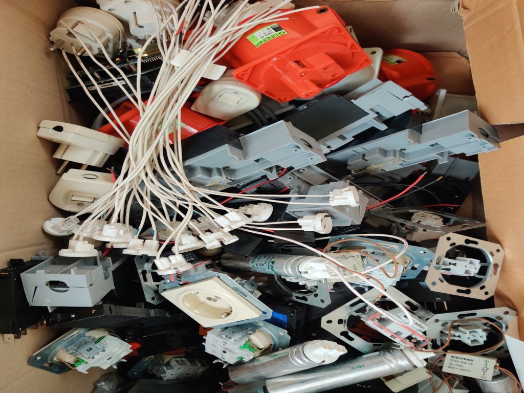 Diversos veículos municipais, veículos-oficina e automóveis-25