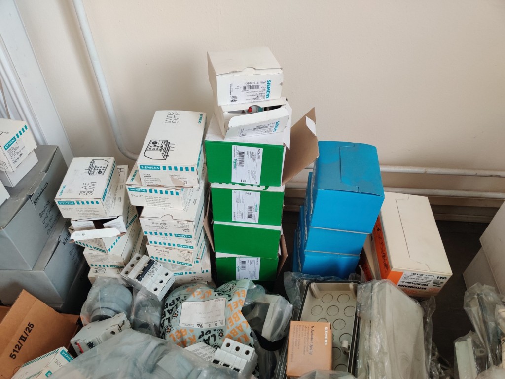 Diversos veículos municipais, veículos-oficina e automóveis-27