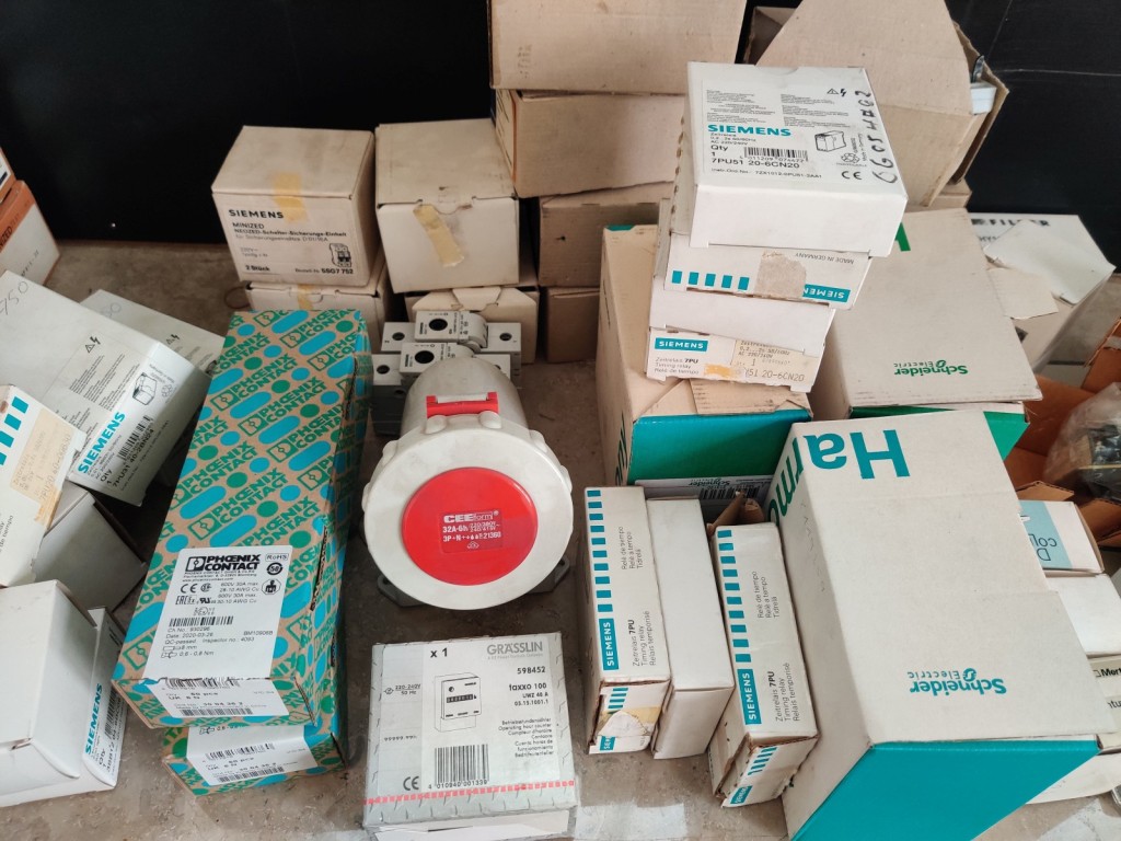 Diversos veículos municipais, veículos-oficina e automóveis-29