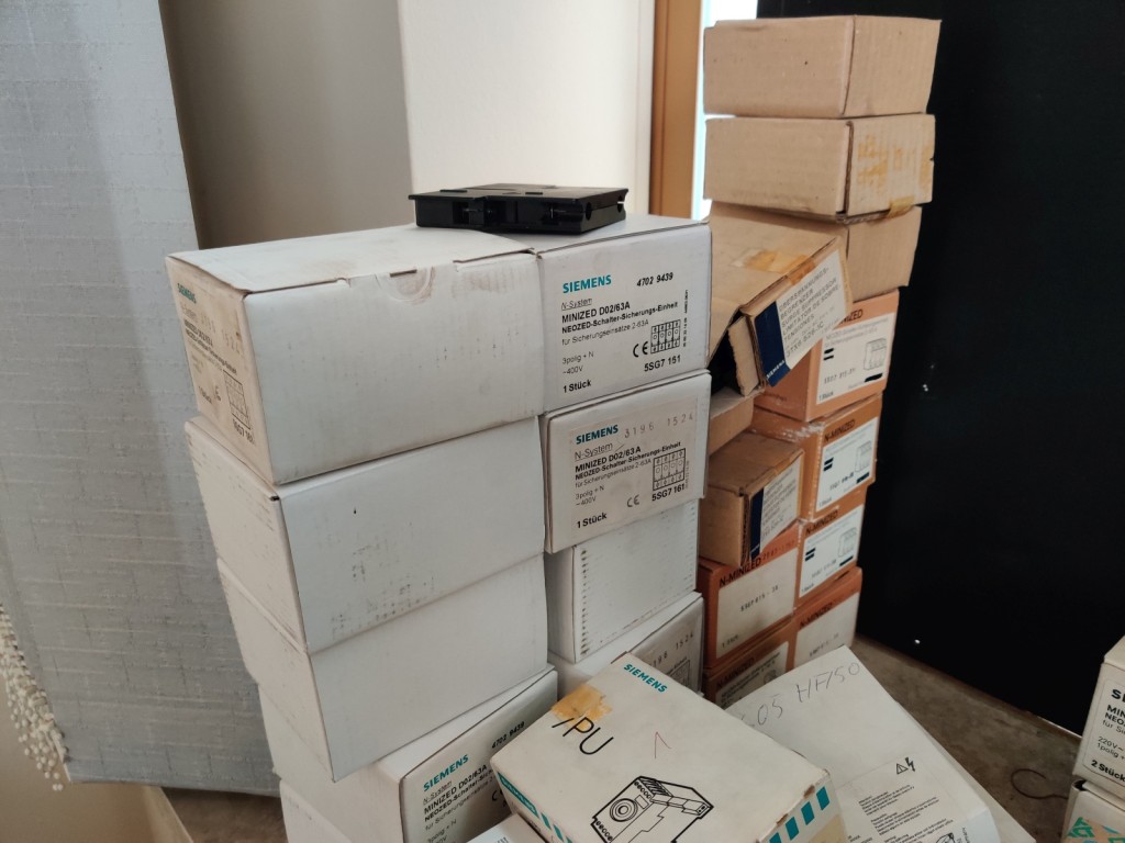 Diversos veículos municipais, veículos-oficina e automóveis-30