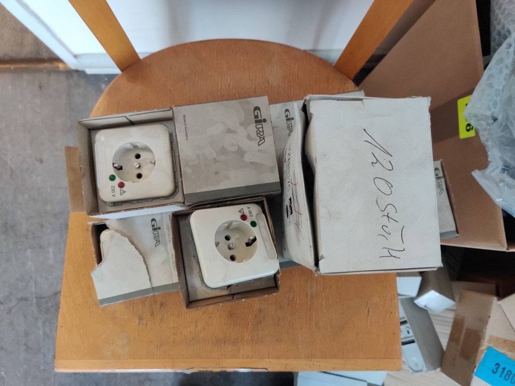 Diversos veículos municipais, veículos-oficina e automóveis-36