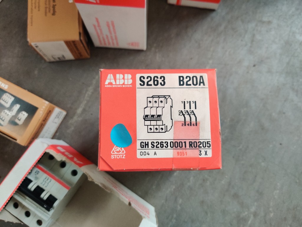 Diversos veículos municipais, veículos-oficina e automóveis-38